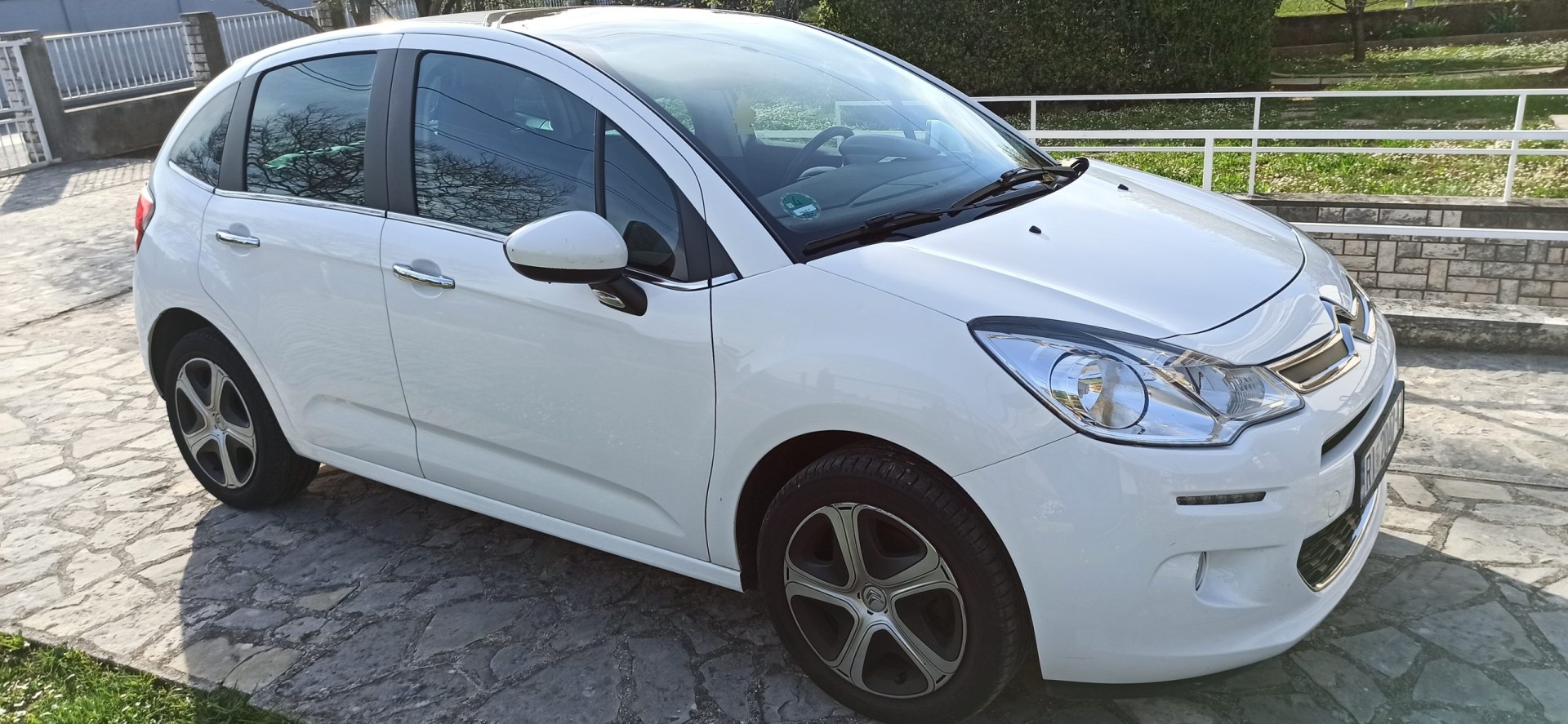 Citroen C3 blue HDI
