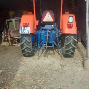 Prodajem traktor Ursus