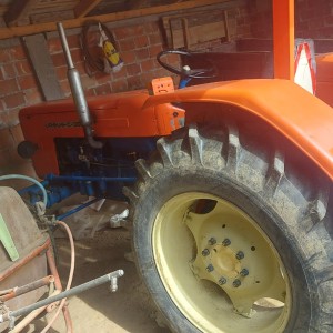 Prodajem traktor Ursus