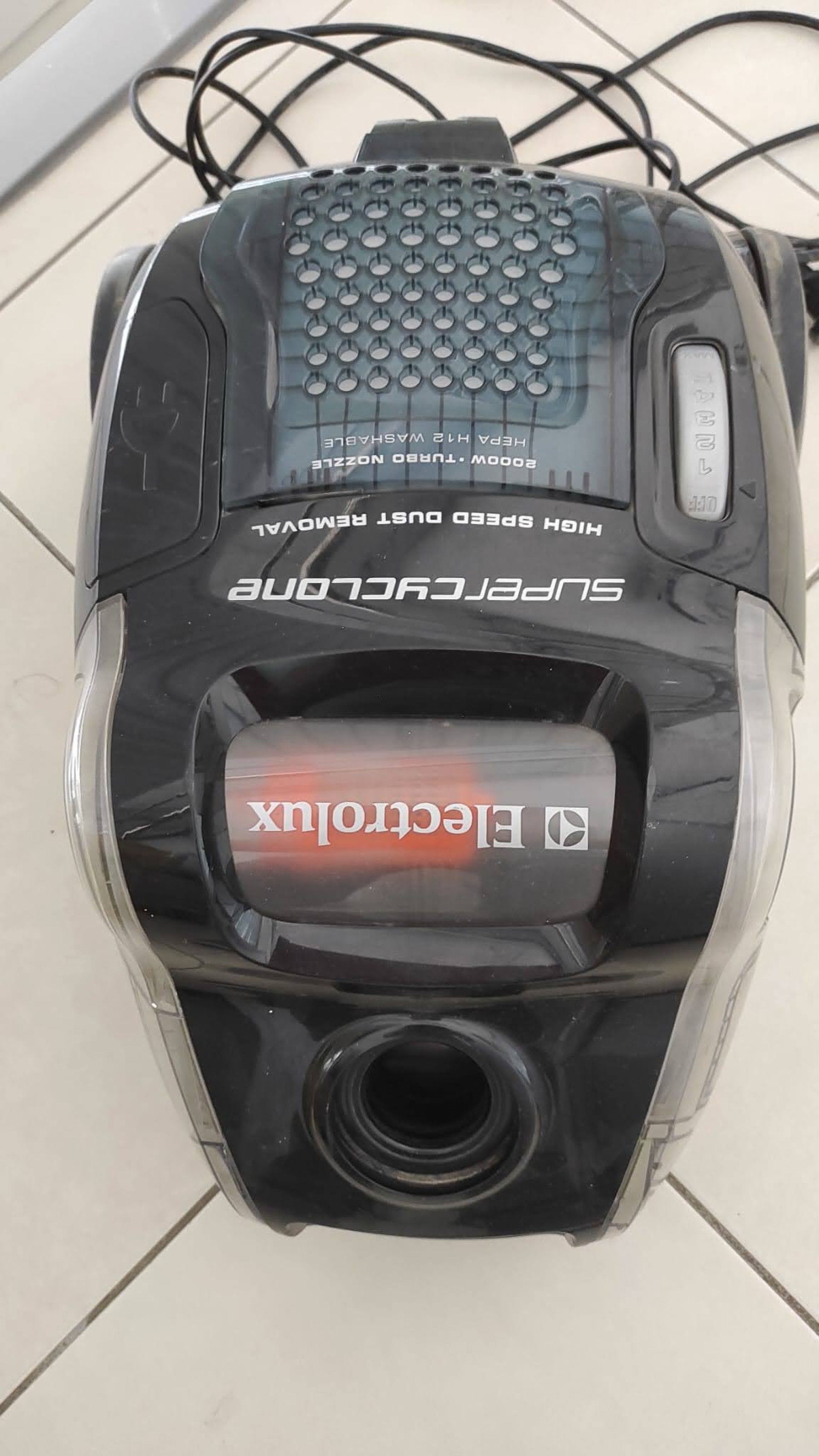 Usisavač Elektrolux 2000W Turbo ispravan