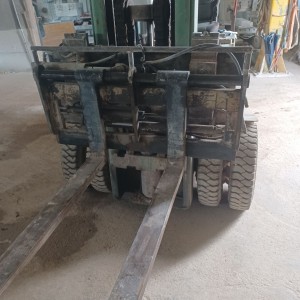PRODAJEM VILIČAR INDOS 2,5t