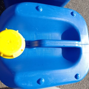 Plastični kanistri s poklopcem 20L TOP STANJE