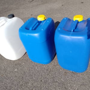 Plastični kanistri s poklopcem 20L TOP STANJE