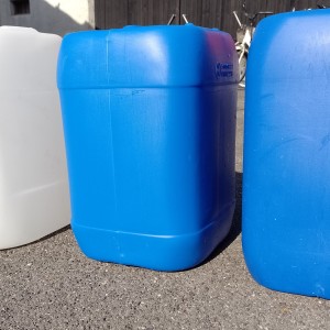 Plastični kanistri s poklopcem 20L TOP STANJE