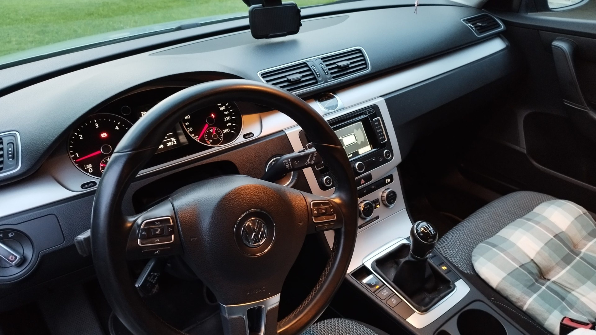 VW Passat 1.6 TDI BlueMotion 2013 g. Reg. god. dana,zamj. za 7 sjed.