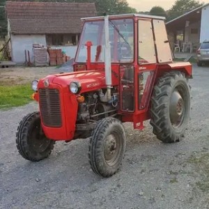 Traktor IMT 539 sa Kabinom