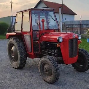 Traktor IMT 539 sa Kabinom