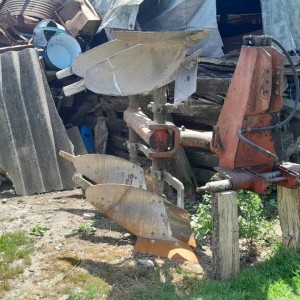 Prodajem IMT frezu, Plug 3 brazde, Plug 2 brazde