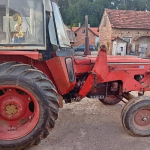 Zetor 6711 sa utovrivačem i balirkom