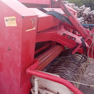 Zetor 6711 sa utovrivačem i balirkom