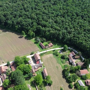 Seosko imanje s zemljištem pogodno za turizam