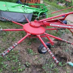 SAKUPLJAC ZA SIJENO POTTINGER i CLAAS