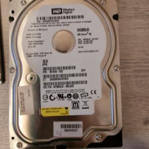 Prodajem 4 HDD , 2GB RAM , 2x TP-LINK router, web kamera , 2x agp graf