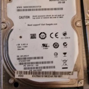 Prodajem 4 HDD , 2GB RAM , 2x TP-LINK router, web kamera , 2x agp graf