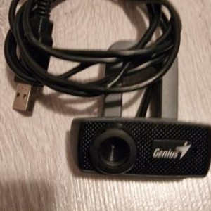 Prodajem 4 HDD , 2GB RAM , 2x TP-LINK router, web kamera , 2x agp graf