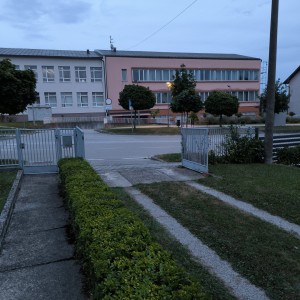 Prodajem kuću katnicu