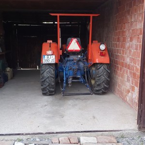 Prodajem traktor Ursus