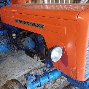 Prodajem traktor Ursus