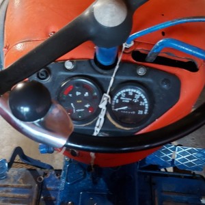 Prodajem traktor Ursus