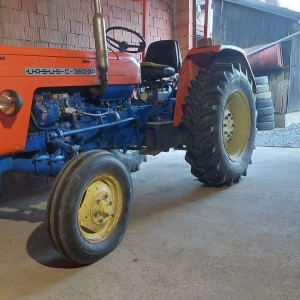 Prodajem traktor Ursus