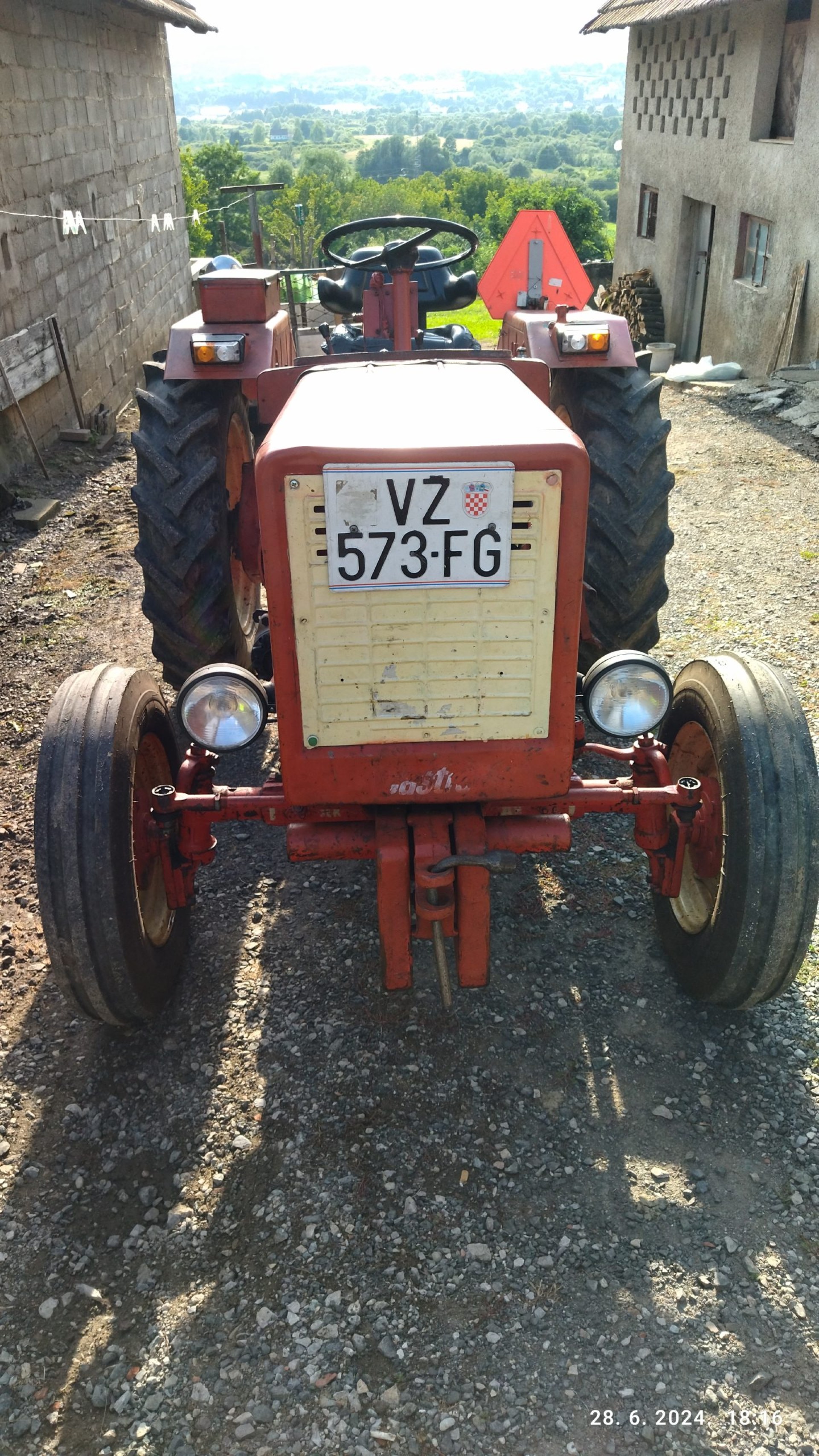 Traktor Vladimirec T 25