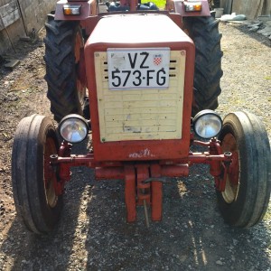 Traktor Vladimirec T 25