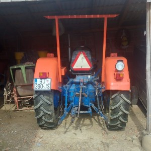 Prodajem traktor Ursus