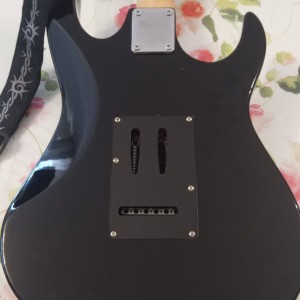 Ibanez Gio, za ljevake