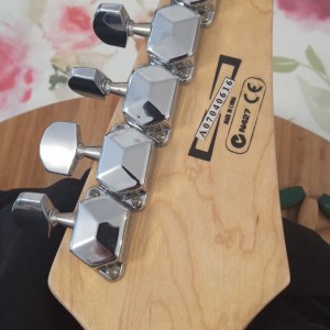 Ibanez Gio, za ljevake