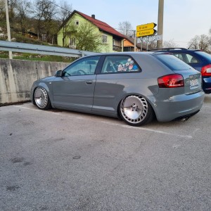 Prodajem automobil