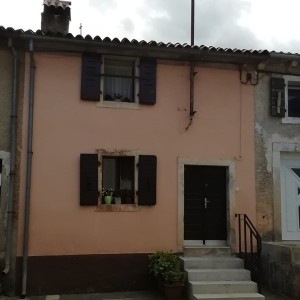 Karojba kuća u nizu