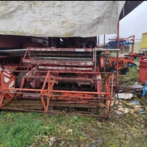 Kola kombajn s pikapom za dvofazno vršenje mahunarkih i sl