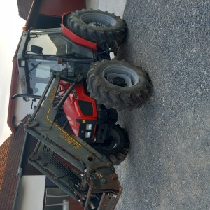 Traktor Massey Ferguson 4235