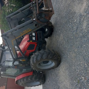 Traktor Massey Ferguson 4235