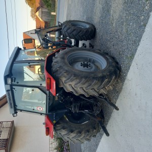 Traktor Massey Ferguson 4235