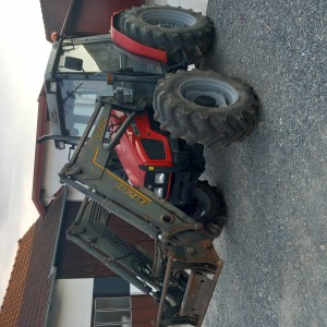 Traktor Massey Ferguson 4235