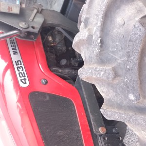 Traktor Massey Ferguson 4235