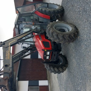 Traktor Massey Ferguson 4235