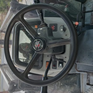Traktor Massey Ferguson 4235