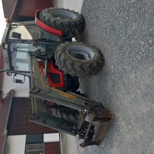 Traktor Massey Ferguson 4235