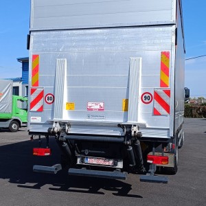 FORD CARGO 1830 HRSC kamion s ceradom i utovarnom rampom