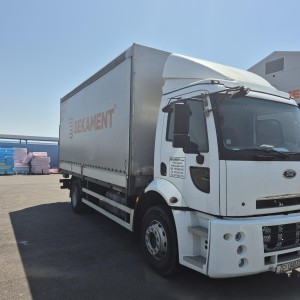 FORD CARGO 1830 DC kamion s ceradom i utovarnom rampom