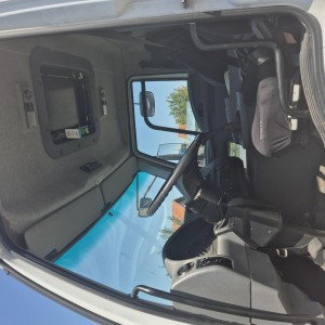 FORD CARGO 1830 DC kamion s ceradom i utovarnom rampom