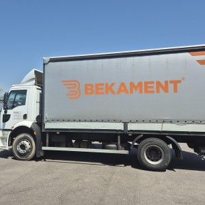 FORD CARGO 1830 DC kamion s ceradom i utovarnom rampom