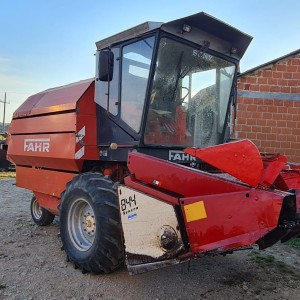 Prodajem kombajn deutz fahr m900