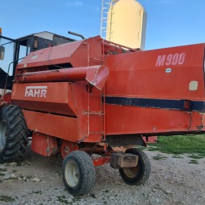 Prodajem kombajn deutz fahr m900