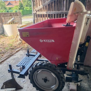 Poluautomatski sadilica krumpira