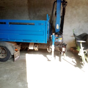 Kamion Mercedes s kranom 1223