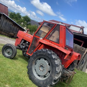 Traktor IMT 560 87g u dobrom stanju. Prodaje se zbog