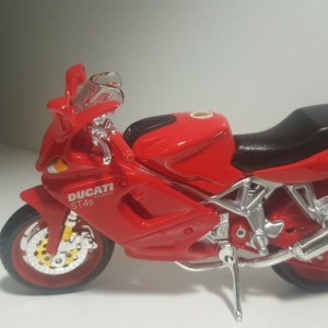 Maketa motor Ducati ST 4